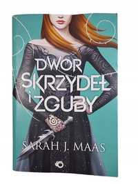 Dwór Skrzydeł i Zguby / Sarah J. Maas