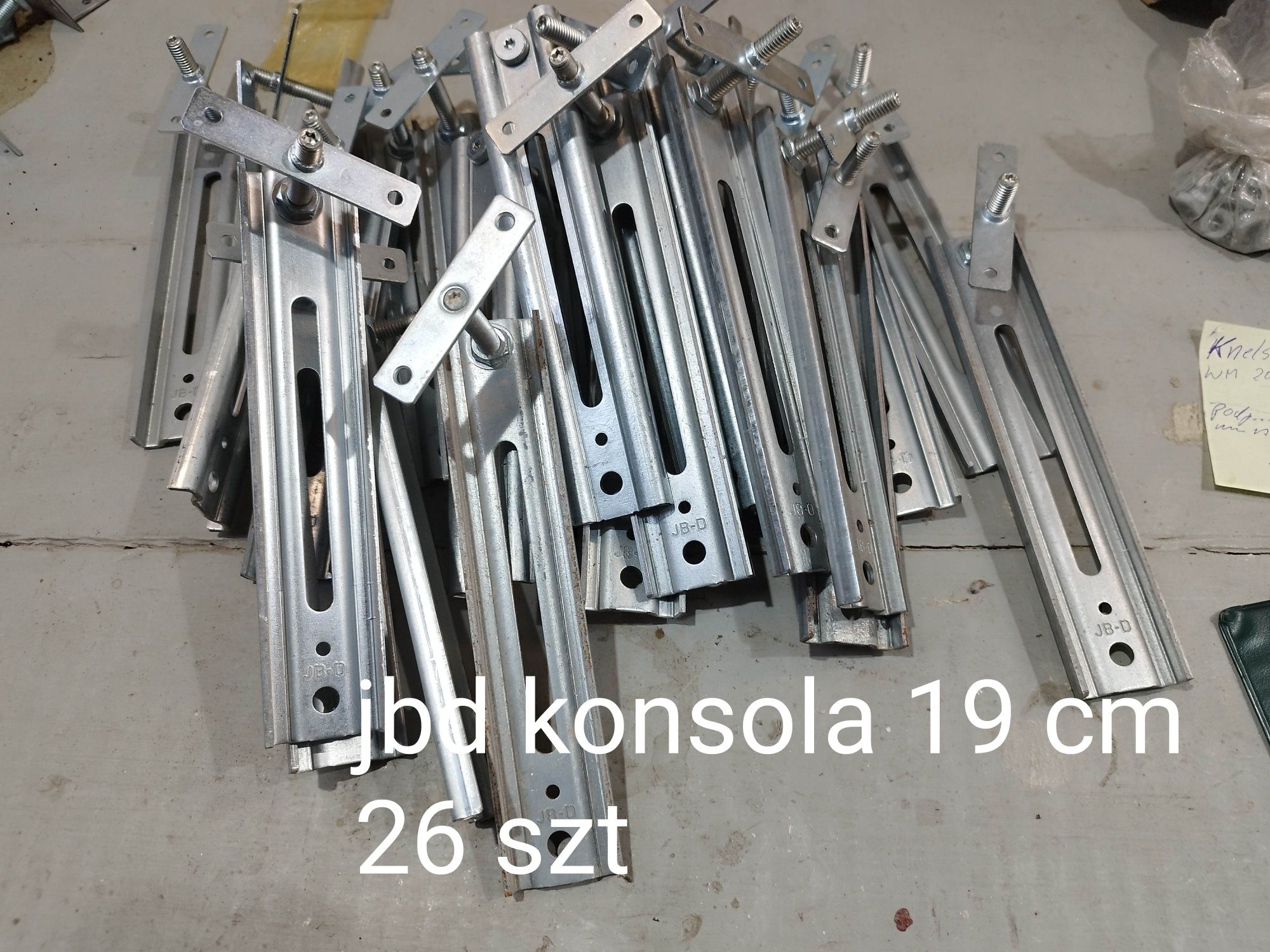 Konsole do montażu okien