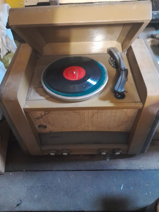 Радио проигрыватель