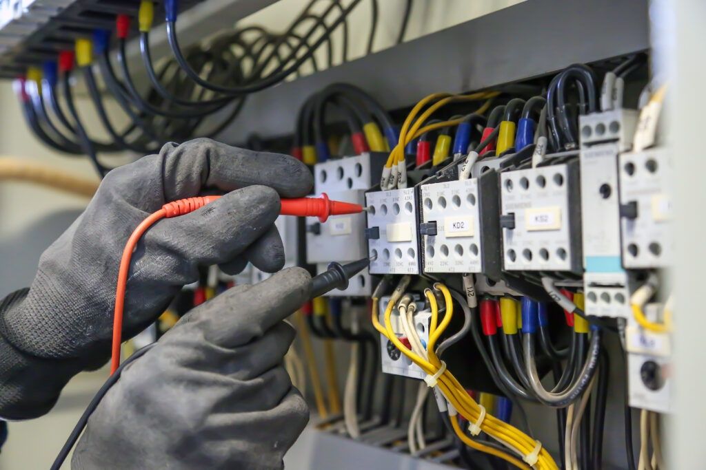 Elektryk instalacje domowe usterki podłączanie urządzeń