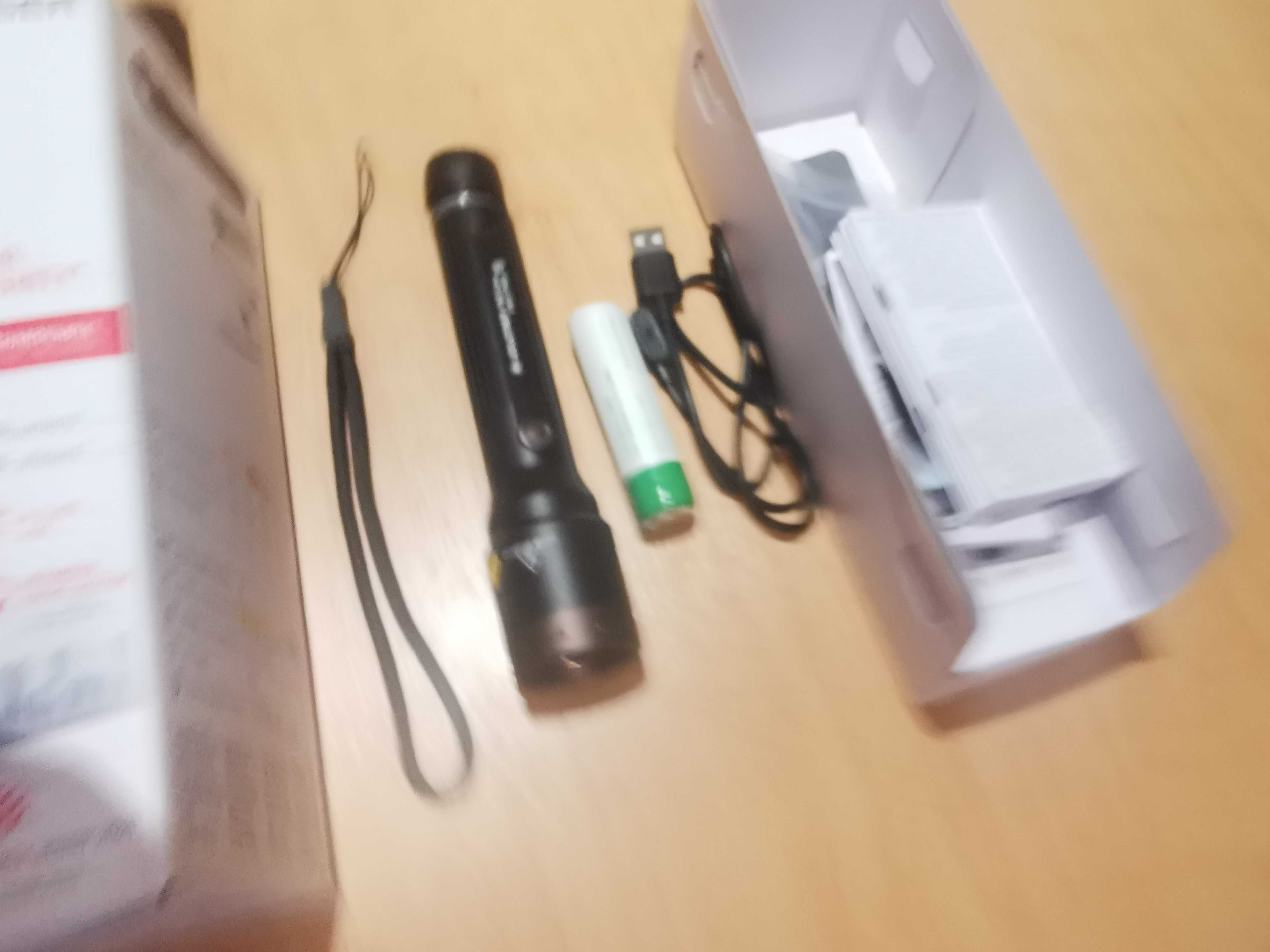 Oryginalna latarka Led Lesner P6R core