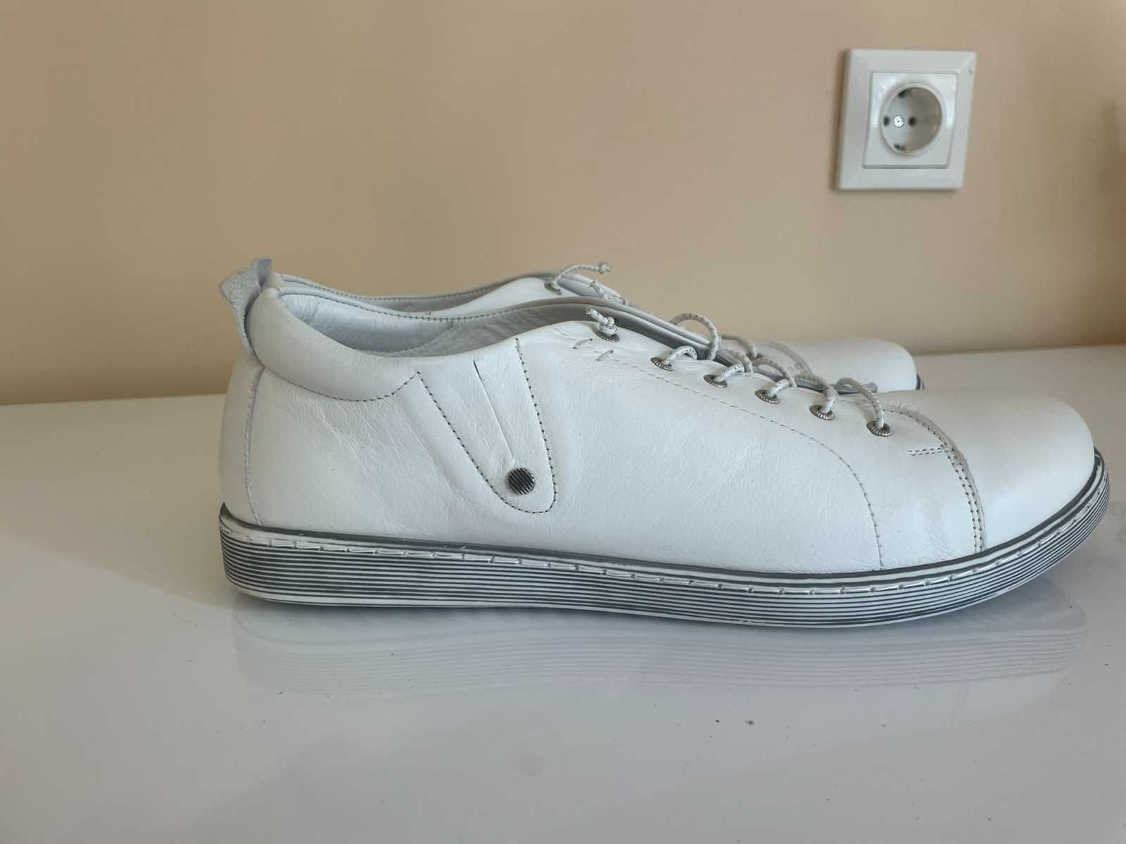 Продам спортивні туфлі -unisex ,кожа 43 розмiр