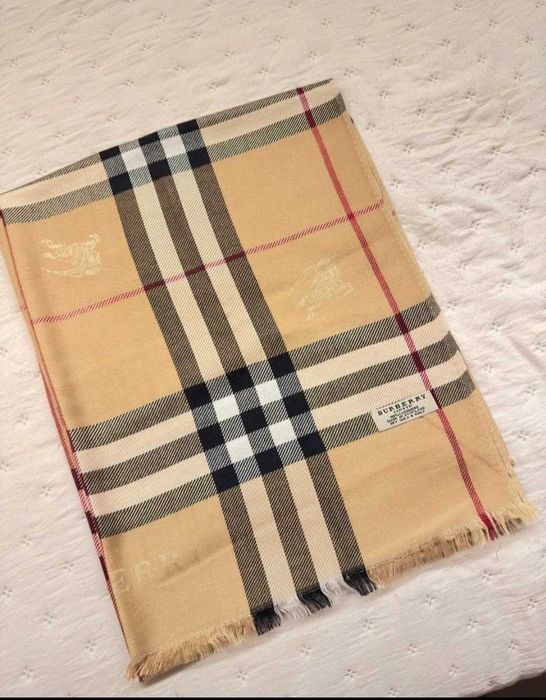 Szalik damski kaszmirowy Burberry w opakowaniu