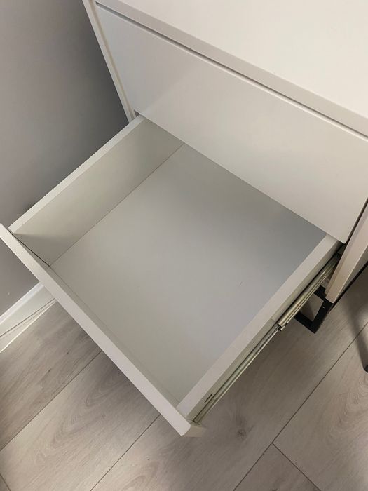 Szafki nocne w bardzo dobrym stanie