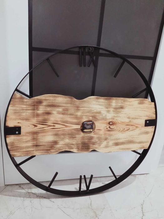 Nowoczesny zegar ścienny w stylu industrialnym