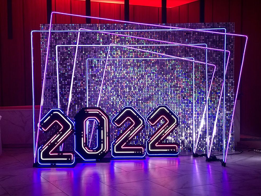 Фотозона випускний цифри 2025 неоновая аренда тунель