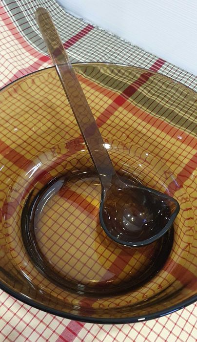 Taça em plástico rijo e colher