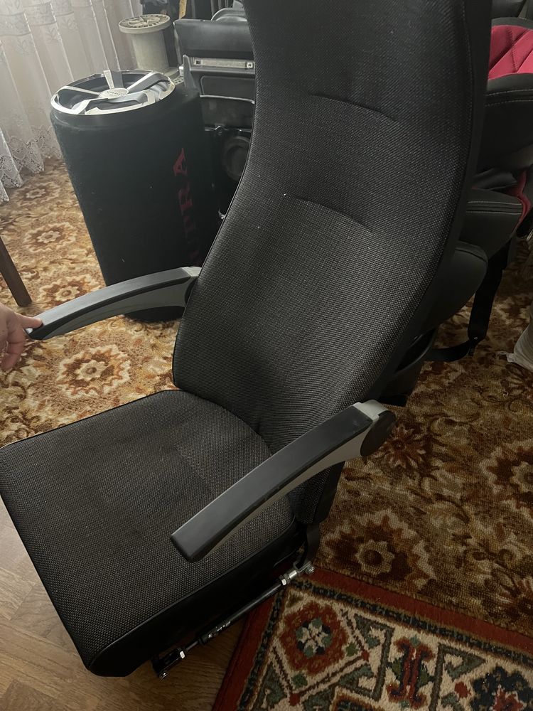 Продам передние сидения  и задние сидения