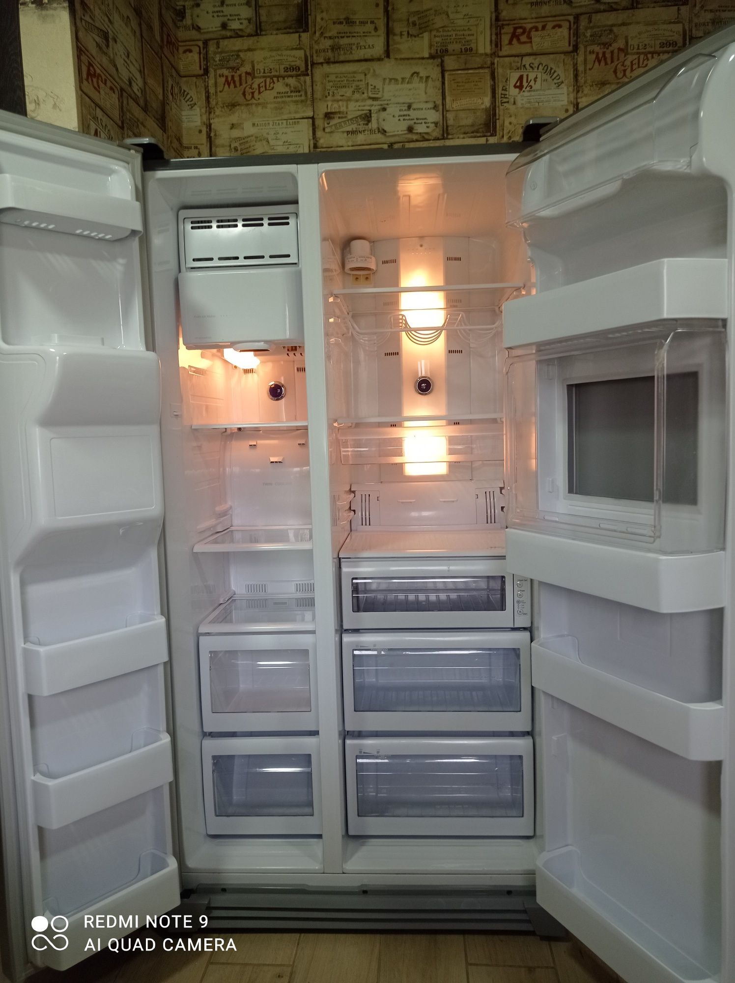 Холодильник Samsung side- by -side