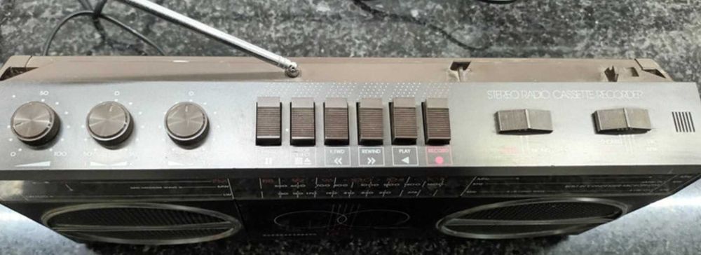 Grundig RR 325 - rádio e gravador de cassetes  vintage