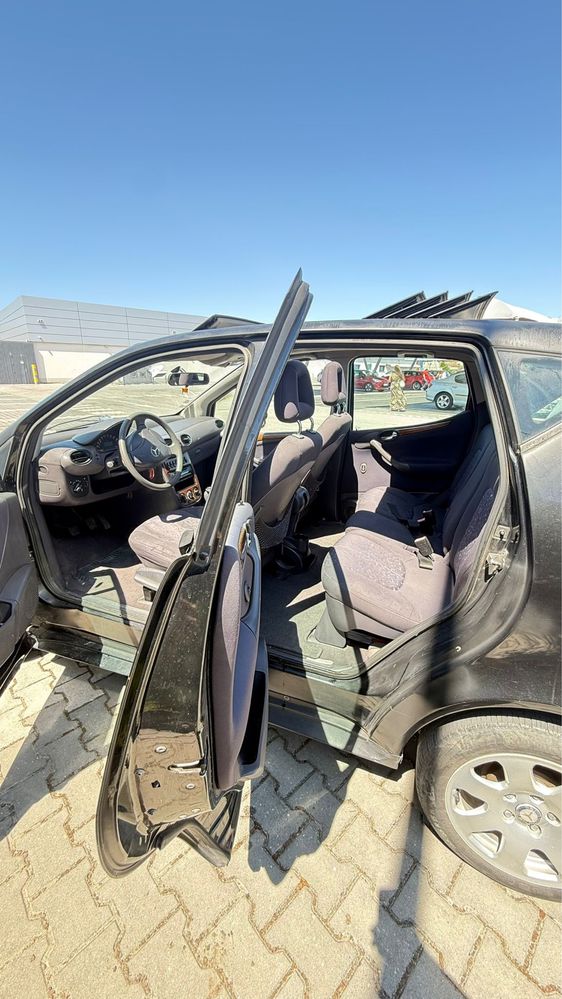 Mercedes Benz A 140 com teto de abrir