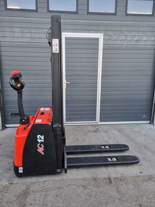 Wynajem wózka podnośnikowego, stackera - wysokość podnoszenia 3 m