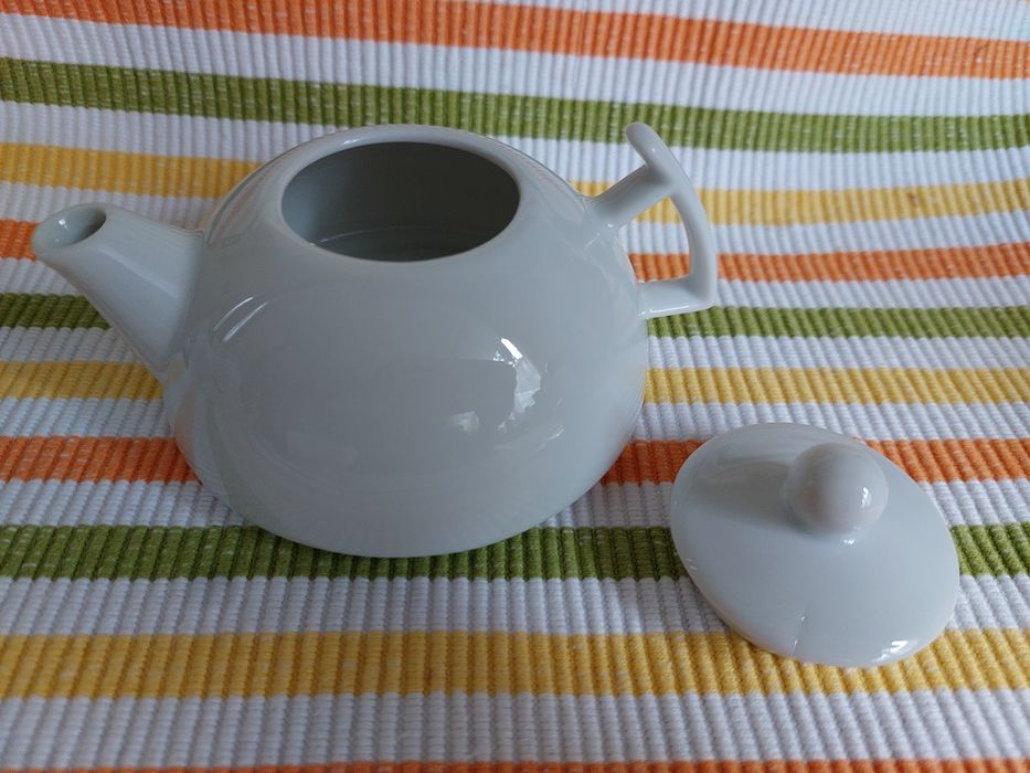 Porcelanowy mlecznik i cukiernica w ciekawym zestawie