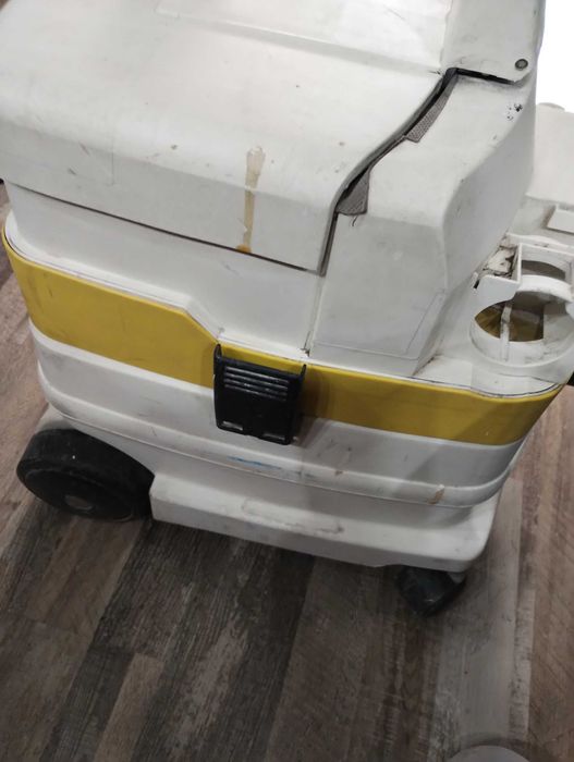 Odkurzacz przemysłowy KARCHER 2000 komplet