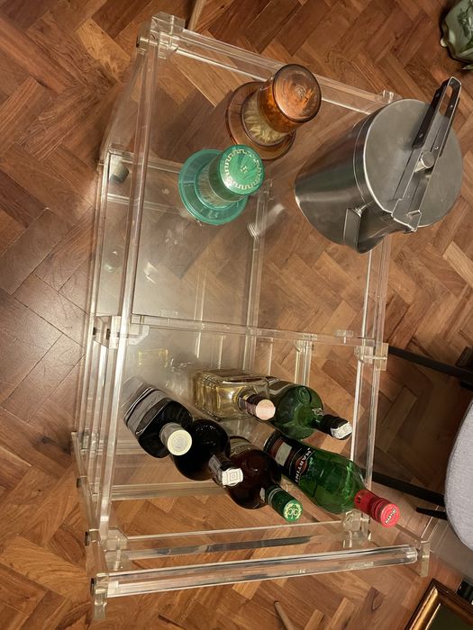 Carrinho de bebidas em acrilico