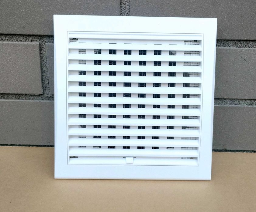 Kratka wentylacyjna kwadratowa 20x20 z siatką NOWA. Średnica fi 15 cm