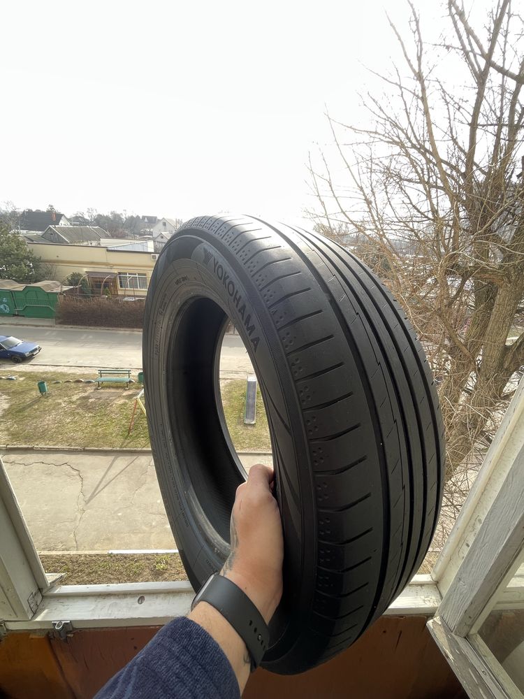 Шины Yokohama 215/60 r17  2018 год 7мм