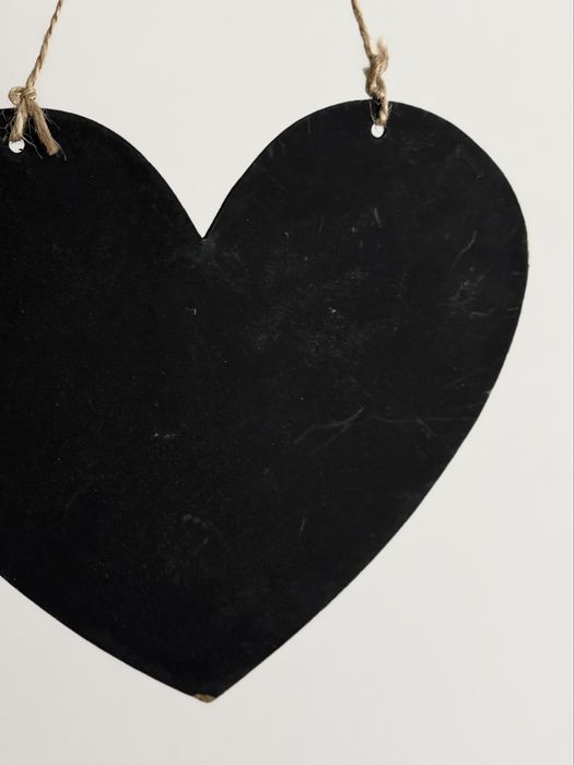 Czarna drewniana zawieszka serce tablica kredowa 20x24 cm, używana