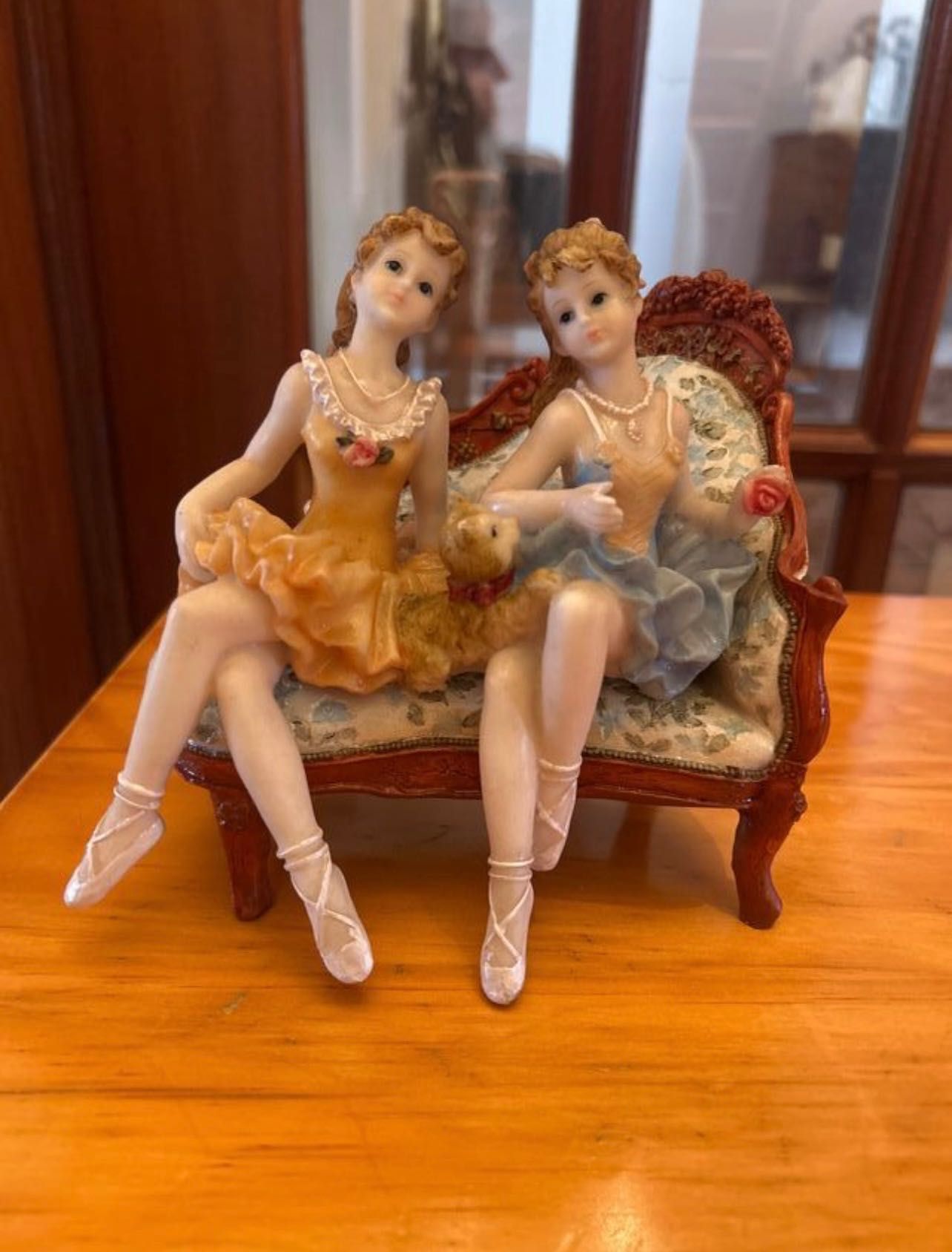 Peça Vintage com Duas Bailarinas em Chaise