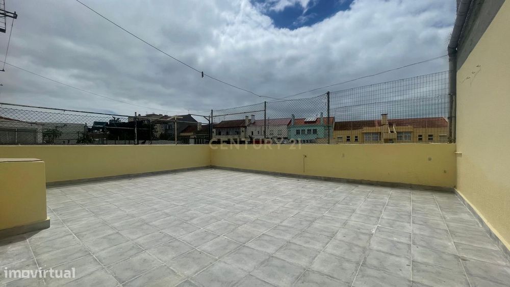 Apartamento T3, com Logradouro, em São Sebastião, Setúbal