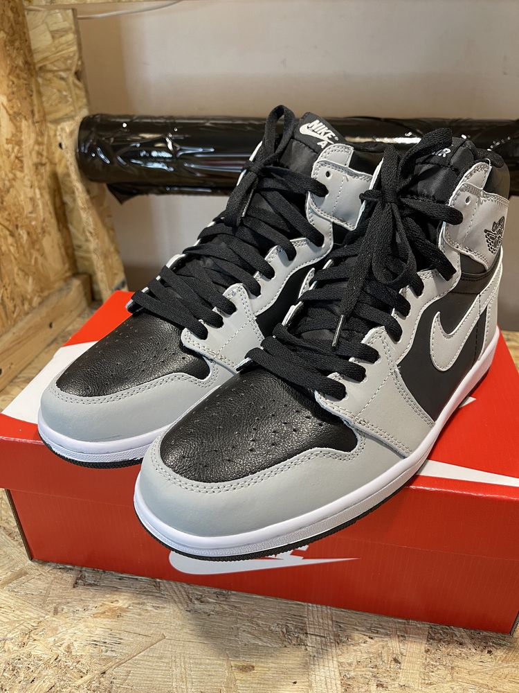 Чоловічі кросівки Nike Air Jordan 1 Mid Grey