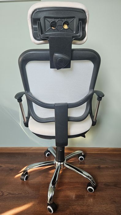 Fotel biurowy z podłokietnikami