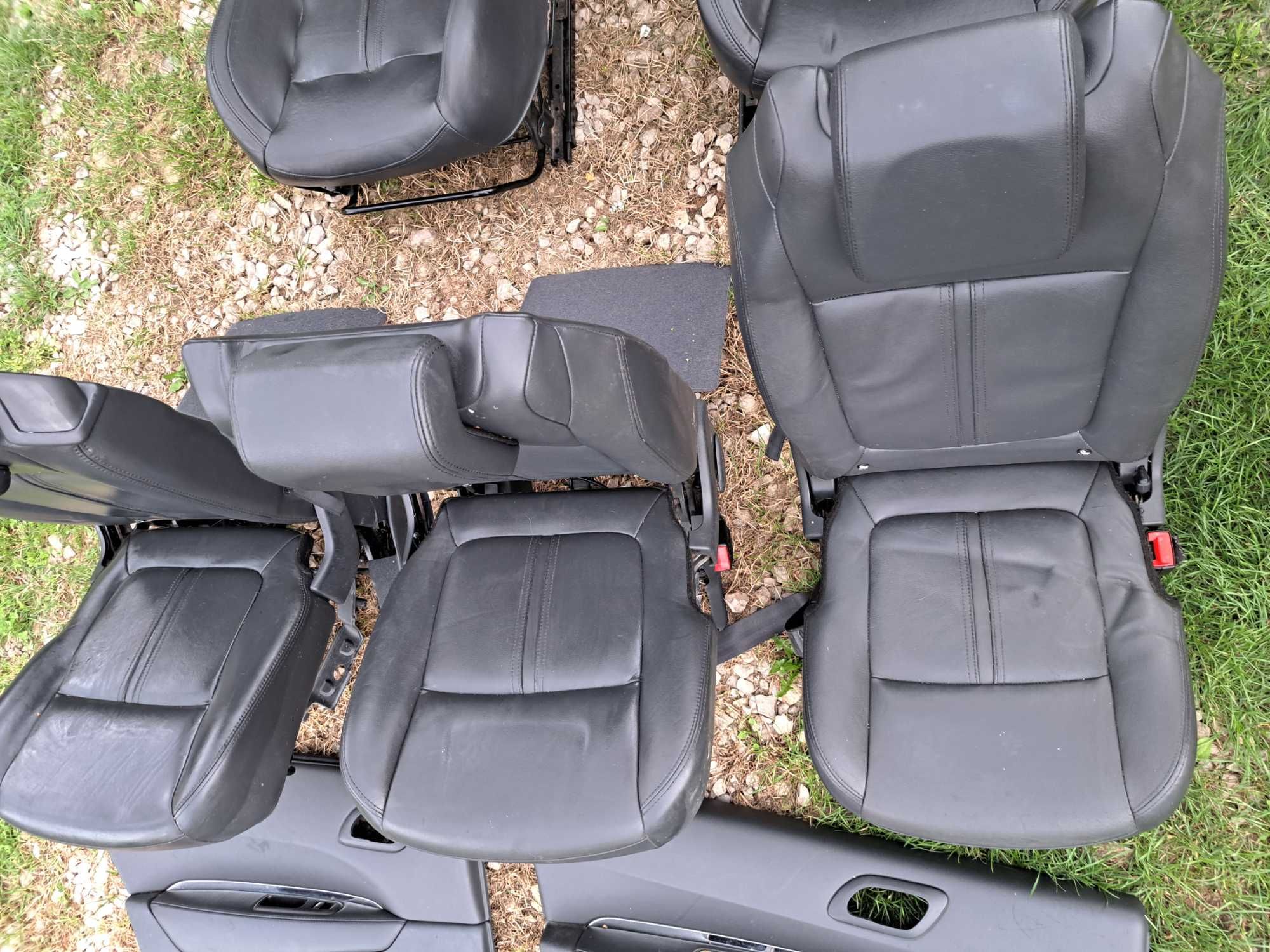 Peugeot 5008 I fotel fotele skóra skórzane boczki 5 os Europa grzane