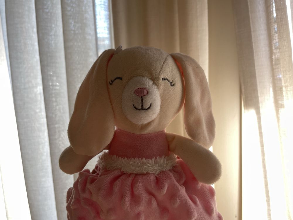 Coelhinha de peluche