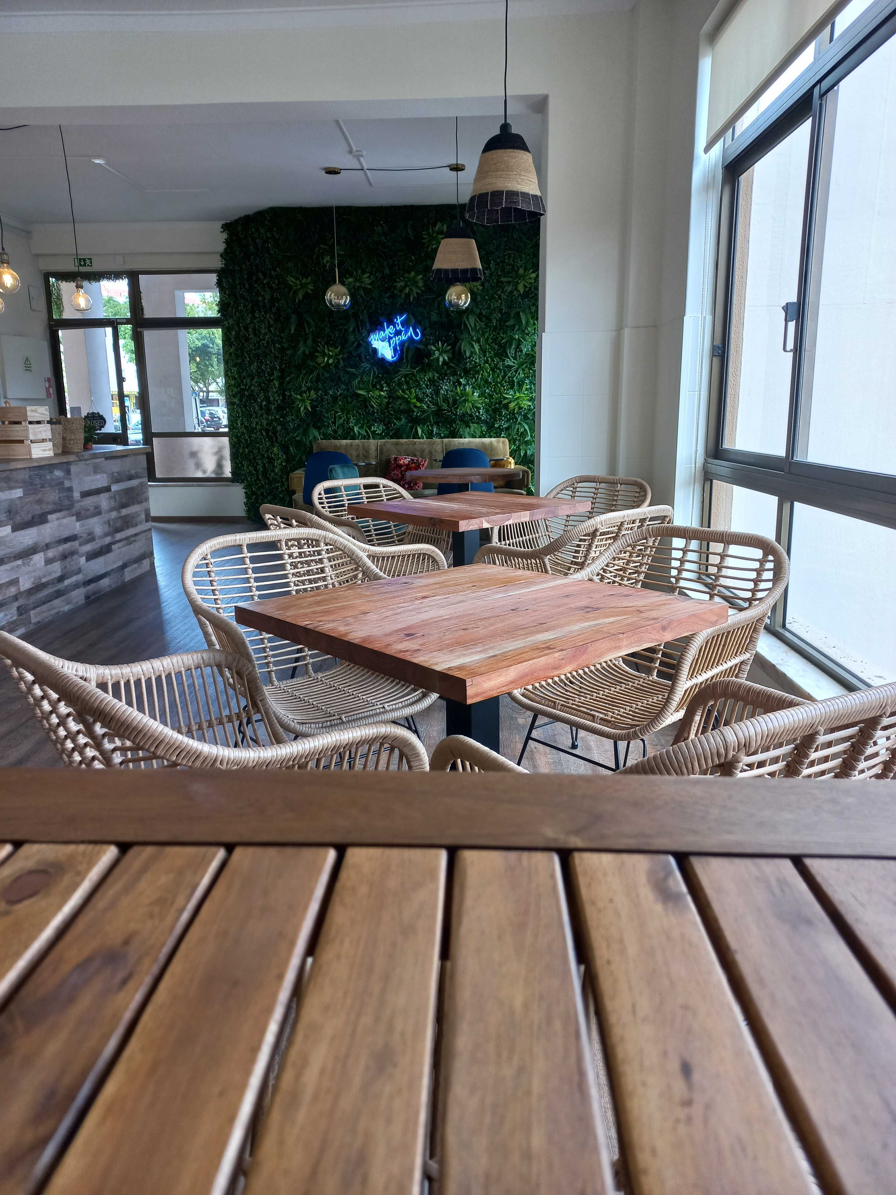 Mesa de bar quadrada