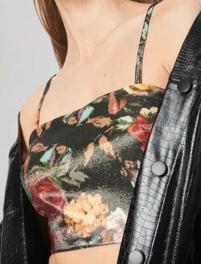 Modny wzorzysty crop top w kwiaty must have bestseller