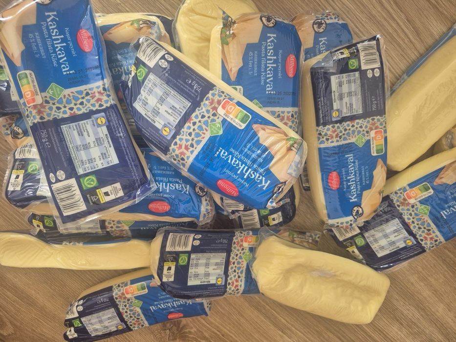 Сир Кашкавал Kashkaval Milbona 750гр!!! Привезений з Німеччини!!!