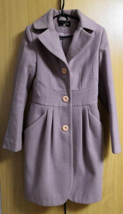 Пальто Exclusive, розмір 42.
Для дівчинки - підлітка. 
Є 2 кишеньки, п