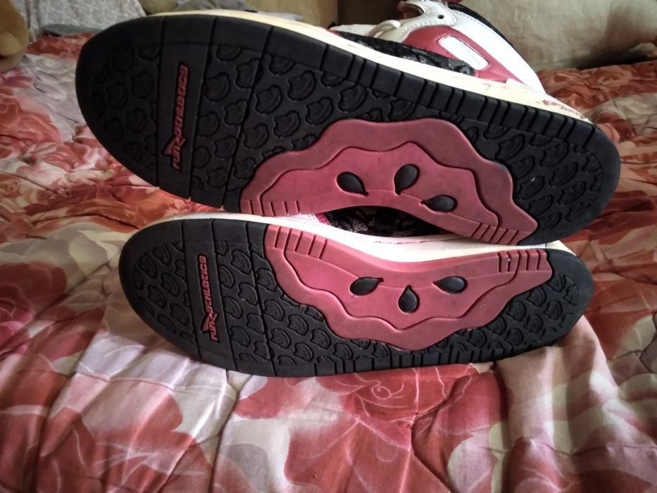 Кроссовки Pastry