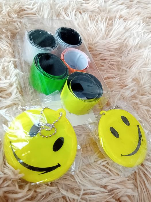 Zestaw odblaskow breloki opaski