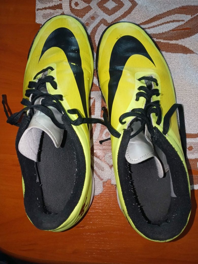 Buty sportowe rozmiar42.5