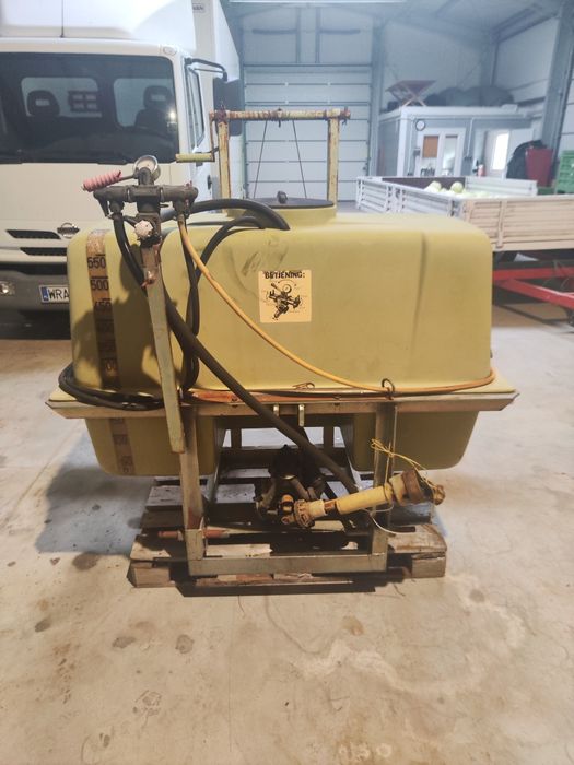 Opryskiwacz rolniczy polowy ciśnieniowy zawieszany