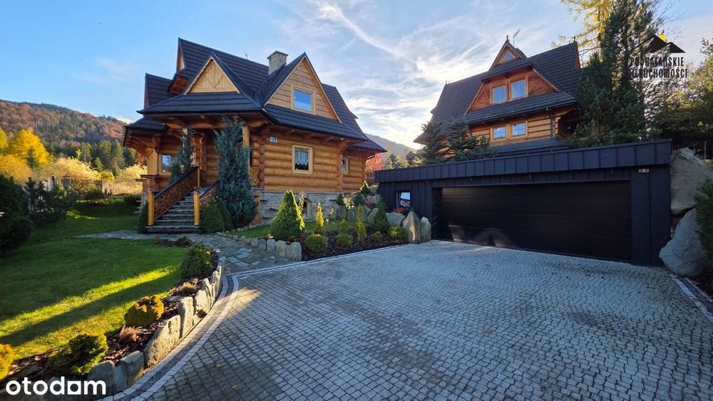 Drewniany dom w Kościelisku z widokiem na Giewont