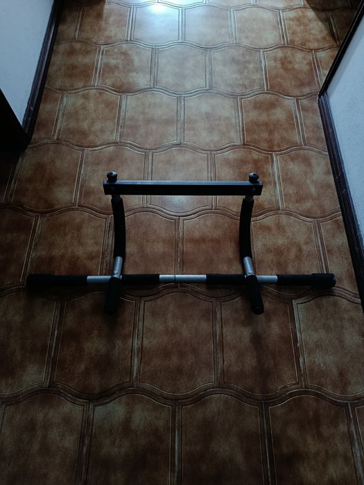 Barra de elevação para porta