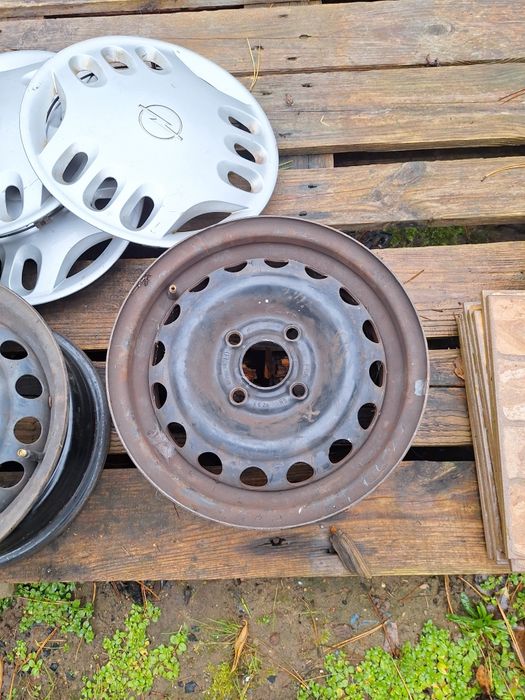 Felgi stalowe GM 13 cali z kołpakami Opel Astra F