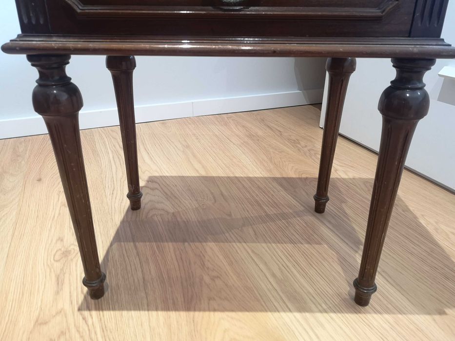 Mesinha de cabeceira