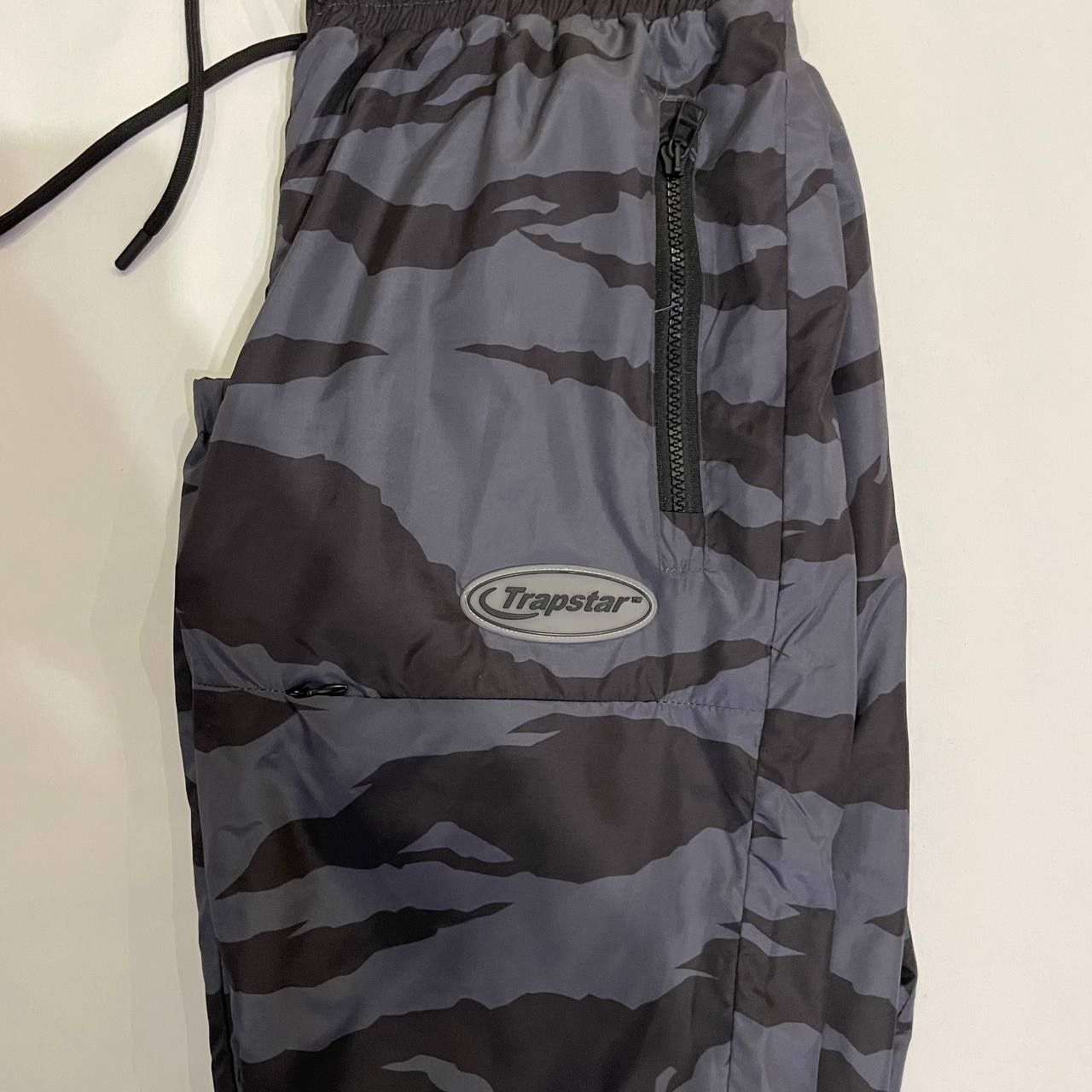 Trapstar штани camo grey