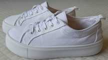 Białe sneakersy Asos