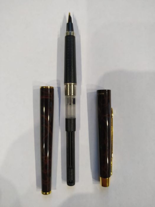 Ручка Parker з золотими пером бувша у використанні