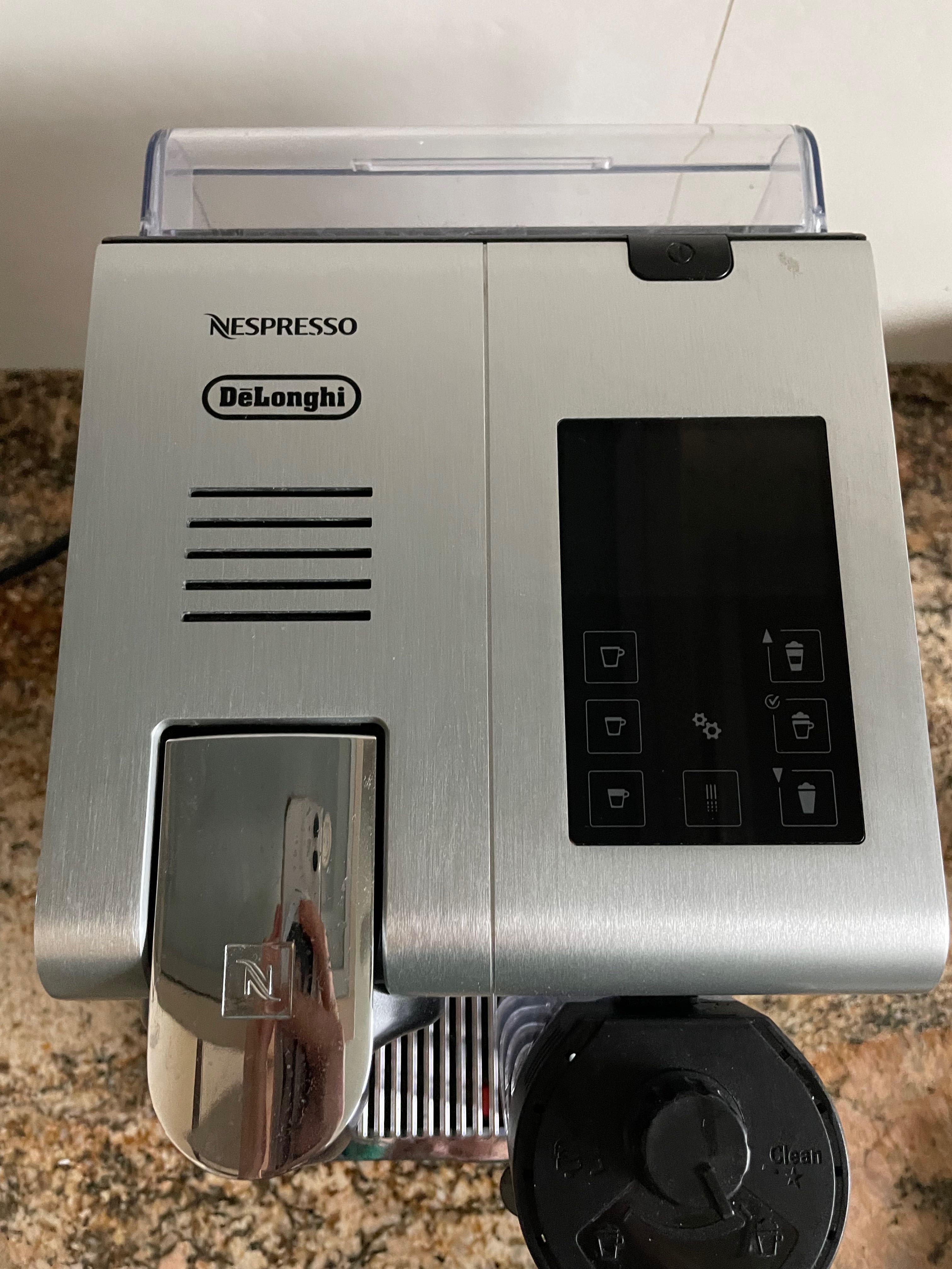 Ekspress do kawy Nespresso Delonghi