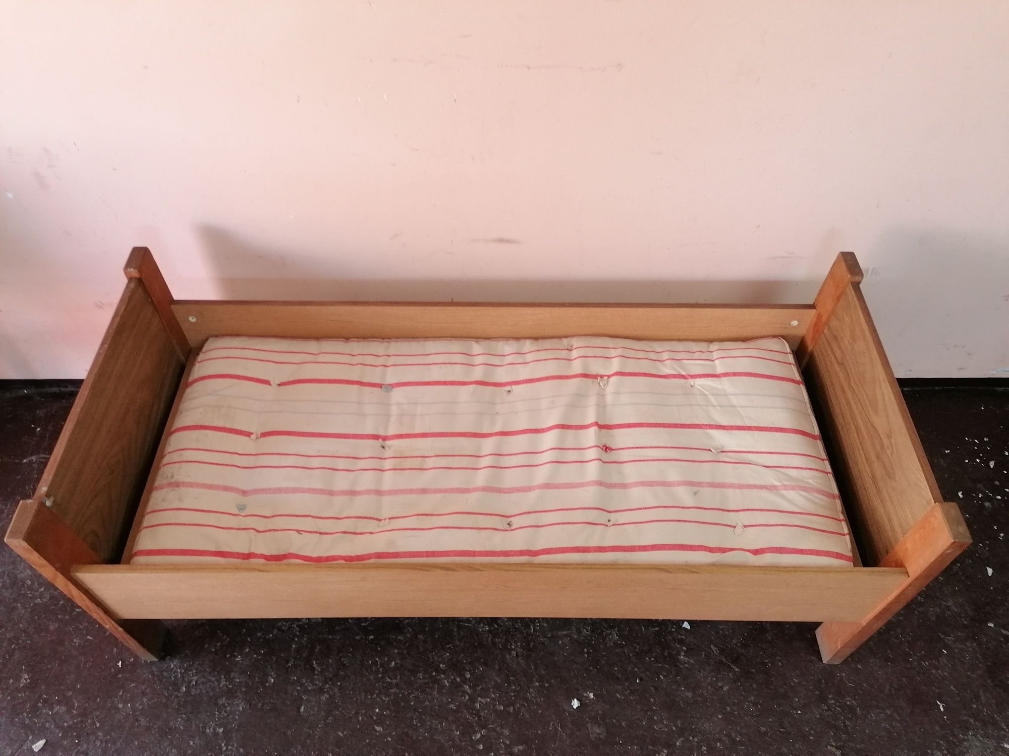 Детская кровать (1.45м/0.6м)