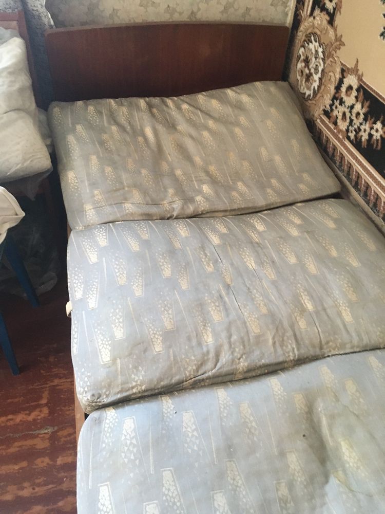 Продам дві румунскі натуральні дерев‘яні кроваті