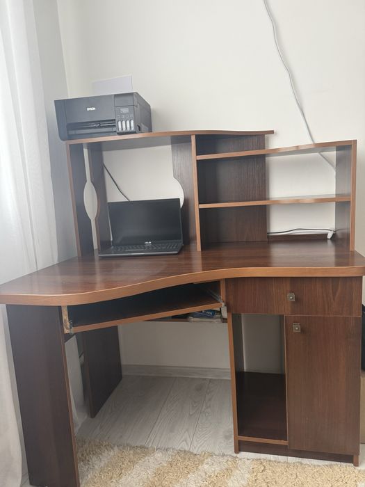 Компʼютерний стіл