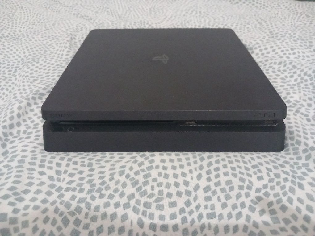 Ps4 Slim (usada) + Comando + Wwe 2k22