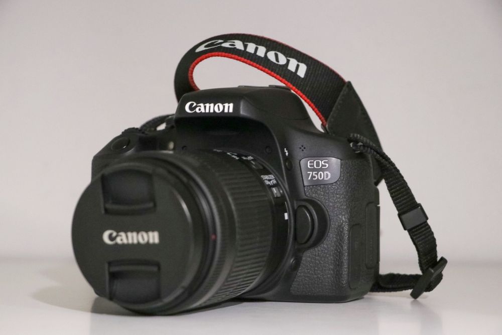Canon 750D, body як новий. Можна з 18-135mm