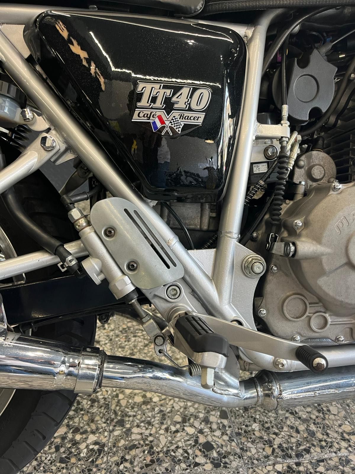 Mash TT 40 (XY 400A) Nacked 400 cc Café Racer de rara Beleza Carta A2